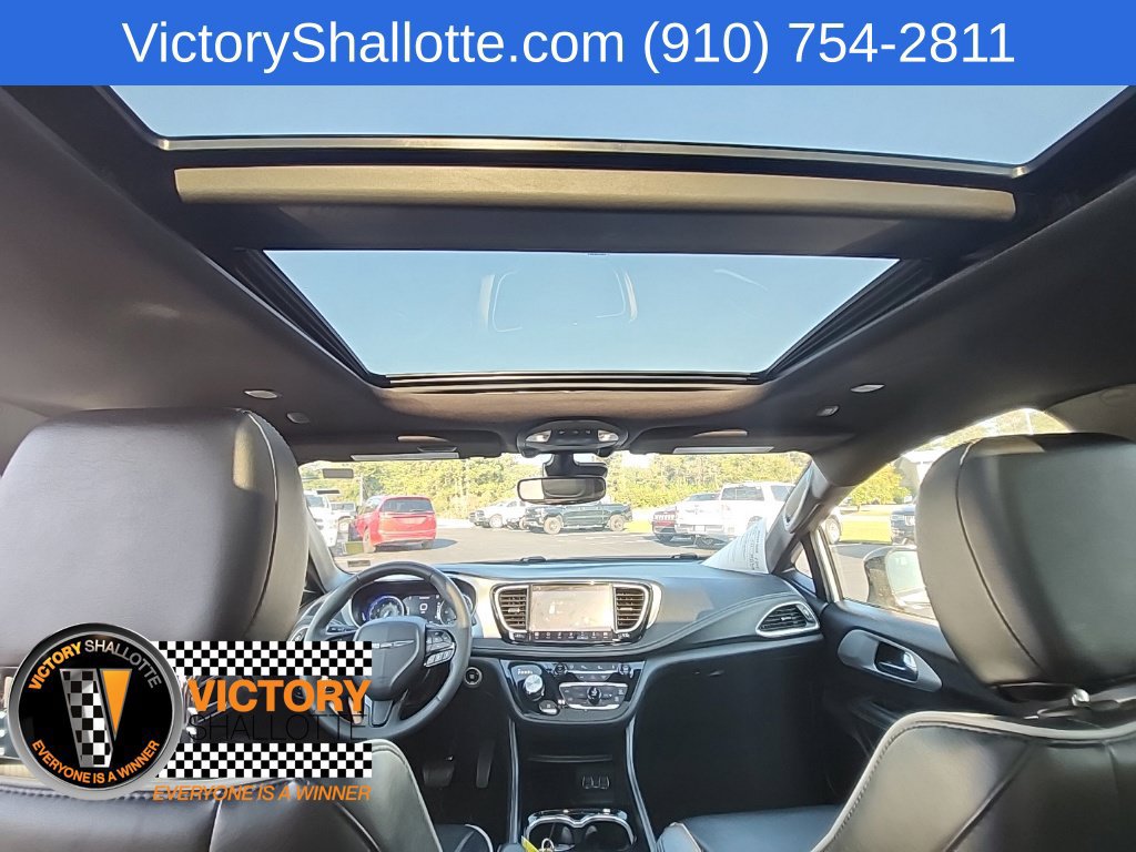 Used 2025 Chrysler Pacifica Limited FWD image 6