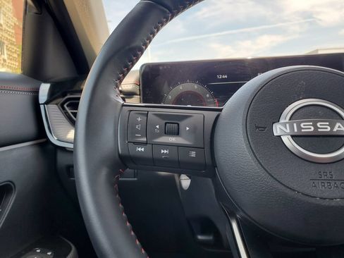 Used 2025 Nissan Kicks SR AWD/4WD image 19