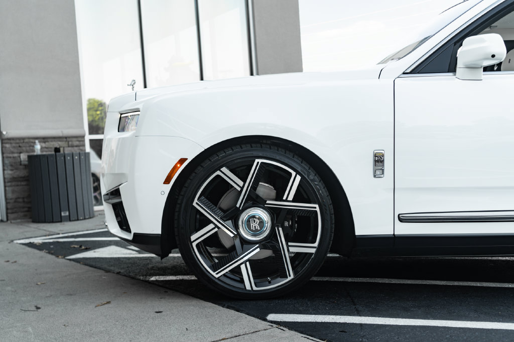 Used 2026 Rolls-Royce Cullinan AWD/4WD image 23
