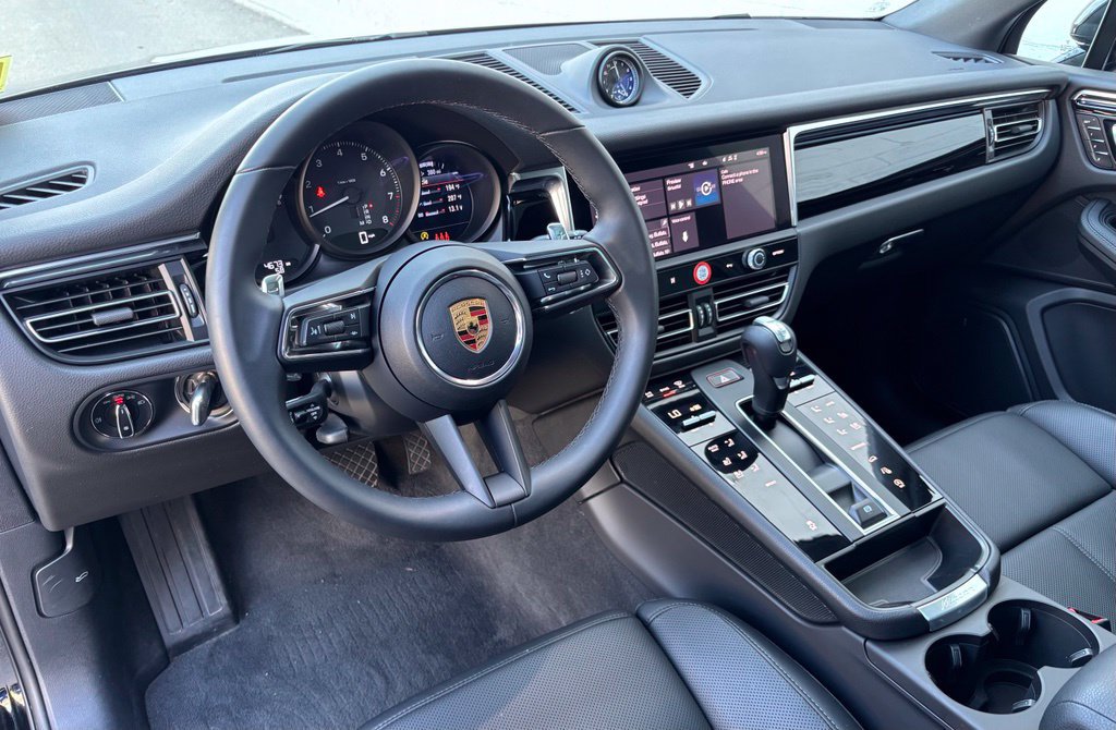 Certified 2026 Porsche Macan AWD/4WD image 4