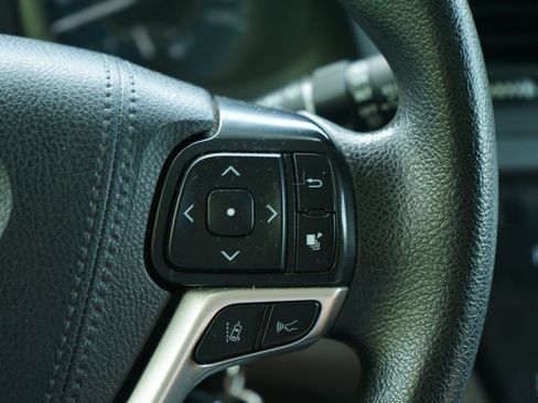 Used 2020 Toyota Sienna L image 22