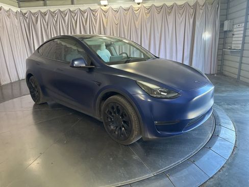 Used 2023 Tesla Model Y Long Range AWD/4WD image 3