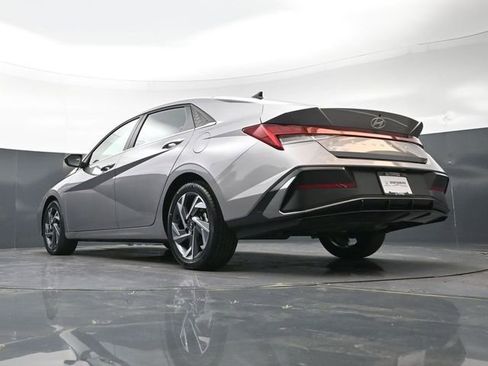 Used 2025 Hyundai Elantra SEL image 34