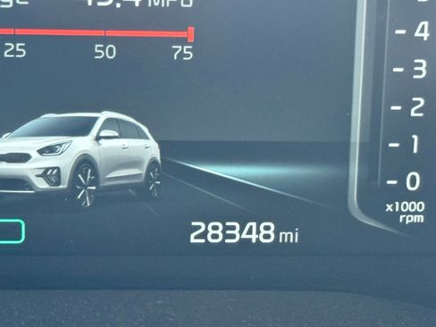 Used 2022 Kia Niro LXS w/ Digital Cluster Package FWD image 17