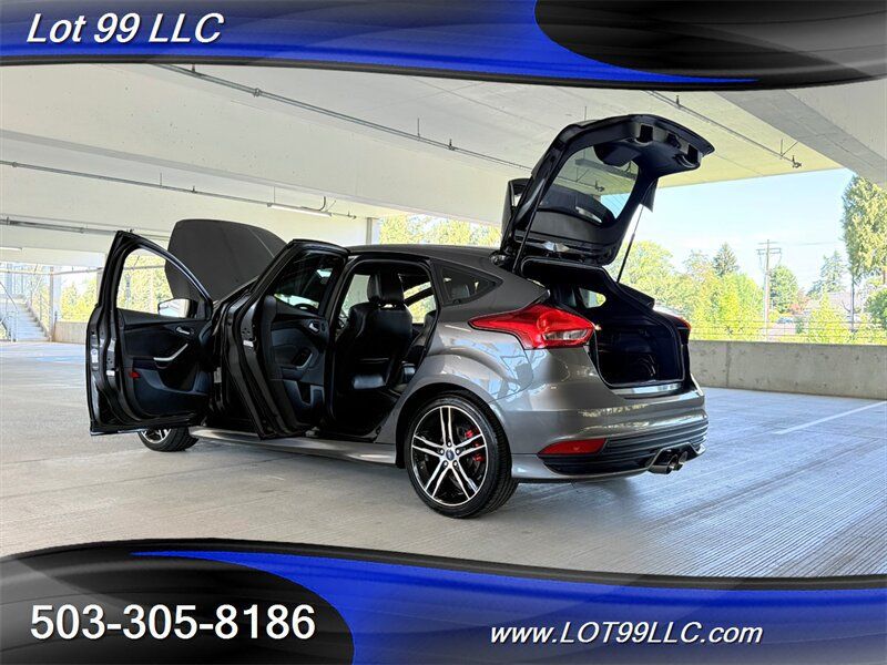 Used 2017 Ford Focus ST w/ Equipment Group 401A FWD image 32