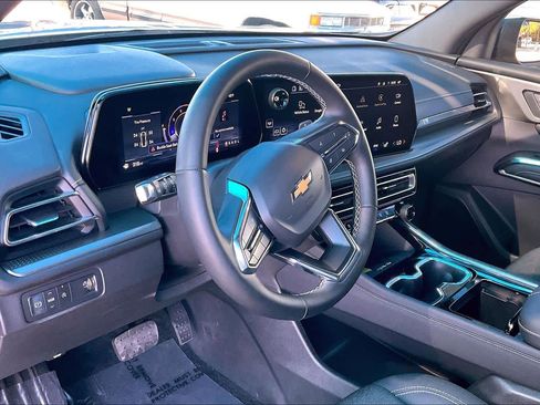 Used 2024 Chevrolet Traverse LT image 17