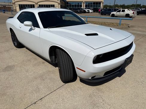 Used 2019 Dodge Challenger SXT w/ Driver Convenience Group RWD image 15