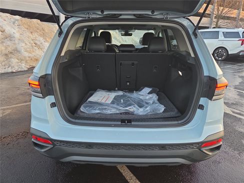 New 2026 Volkswagen Taos SE image 5