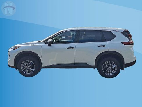 Used 2024 Nissan Rogue S AWD/4WD image 5