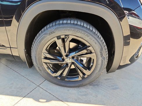 New 2026 Volkswagen Atlas Cross Sport SEL R-Line AWD/4WD image 9