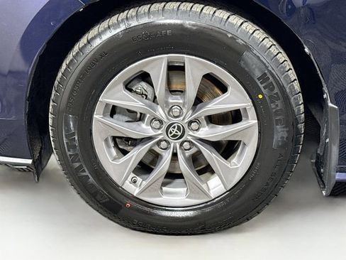 Used 2022 Toyota Sienna XLE image 30