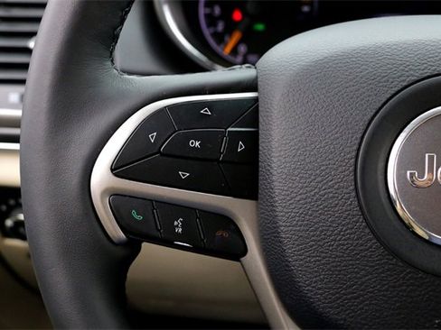 Used 2019 Jeep Grand Cherokee Limited image 14