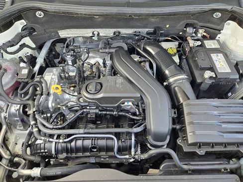 Used 2022 Volkswagen Taos SE image 32