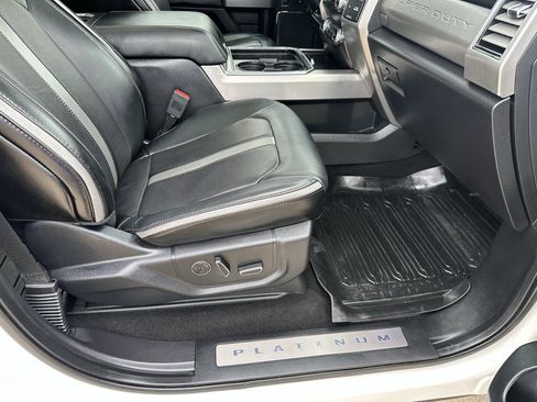 Used 2019 Ford F250 Platinum w/ Platinum Ultimate Package AWD/4WD image 3