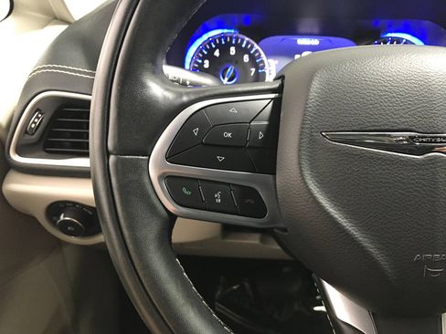 Used 2022 Chrysler Pacifica Touring-L AWD/4WD image 18