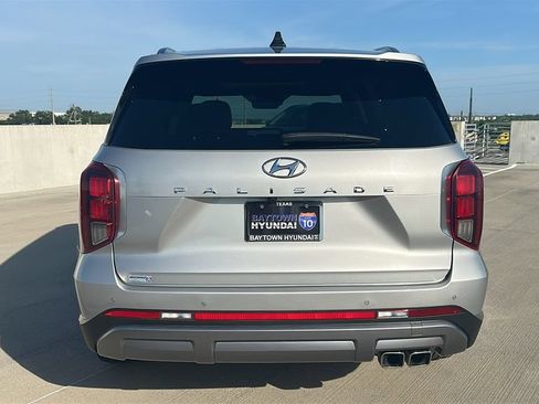 Used 2023 Hyundai Palisade Limited FWD image 12