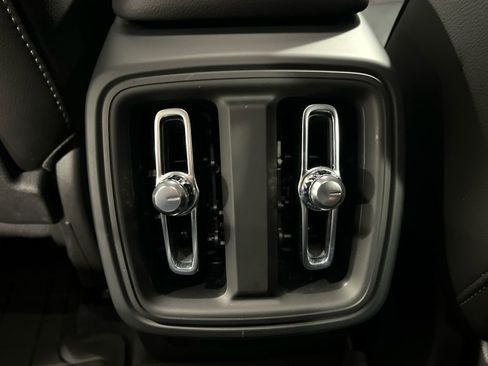 Certified 2023 Volvo XC40 B5 Core w/ Convenience Package AWD/4WD image 24
