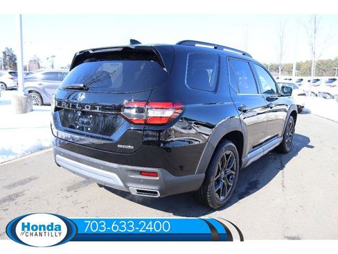 New 2025 Honda Pilot Touring image 7