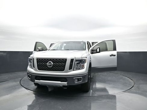 Used 2018 Nissan Titan PRO-4X w/ Pro-4x Convenience Package AWD/4WD image 45