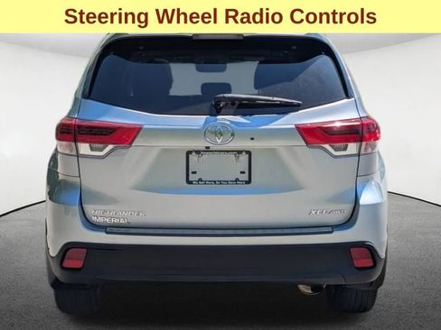 Used 2019 Toyota Highlander XLE AWD/4WD image 7