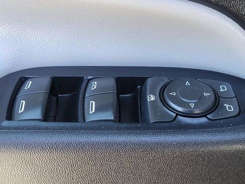 Used 2019 Chevrolet Equinox LS image 8