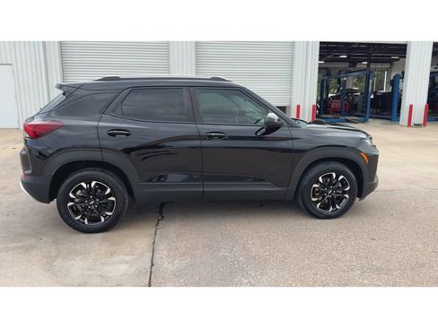 Used 2023 Chevrolet TrailBlazer LT w/ Convenience Package FWD image 9