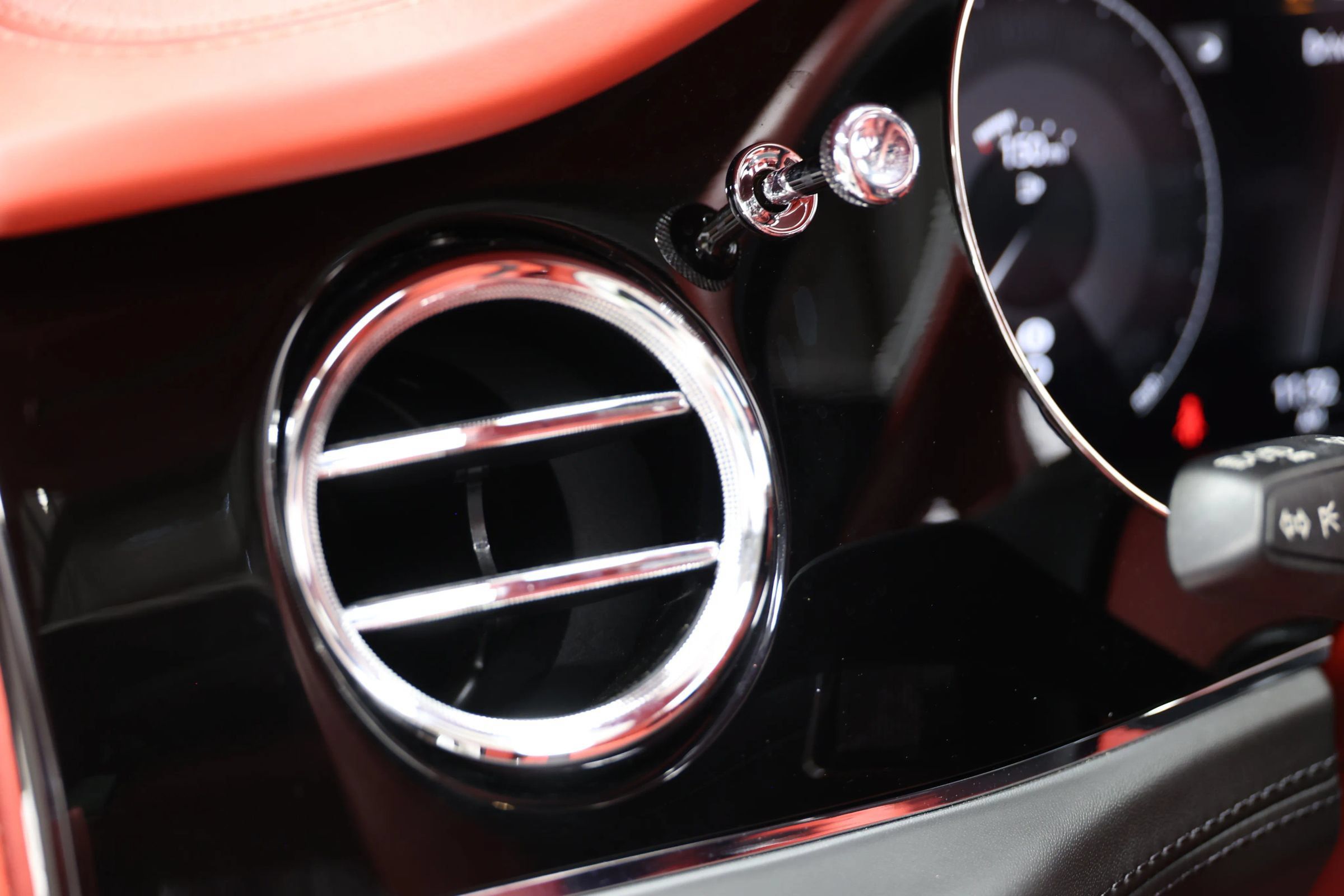 Used 2022 Bentley Bentayga AWD/4WD image 25