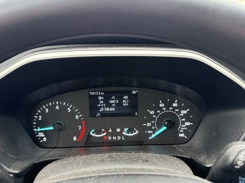 Used 2022 Ford Escape SE w/ SE Sport Appearance Package image 10