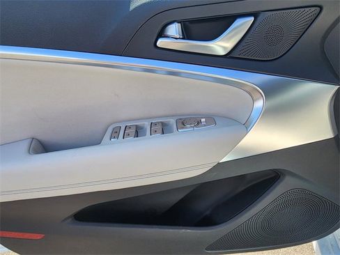 Used 2025 Genesis G70 2.5T image 7