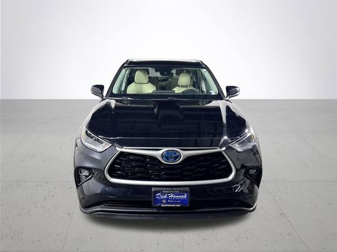 Used 2021 Toyota Highlander XLE image 3