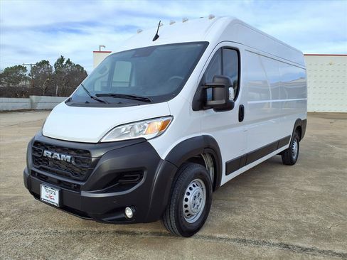 Used 2024 RAM ProMaster 2500 w/ Safety Group image 3