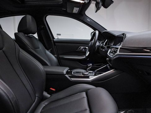 Certified 2022 BMW 330e w/ Convenience Package image 18