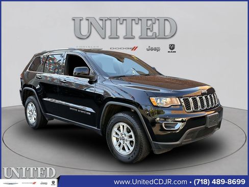 Used 2020 Jeep Grand Cherokee Laredo image 1