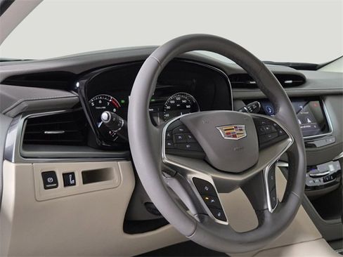 Used 2025 Cadillac XT5 Premium Luxury image 11