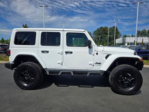 Used 2022 Jeep Wrangler Unlimited Sahara AWD/4WD image 9