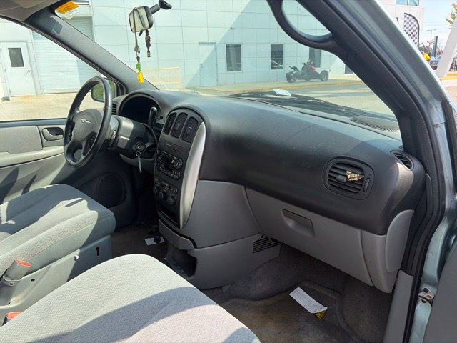 Used 2005 Chrysler Town & Country Touring FWD image 11