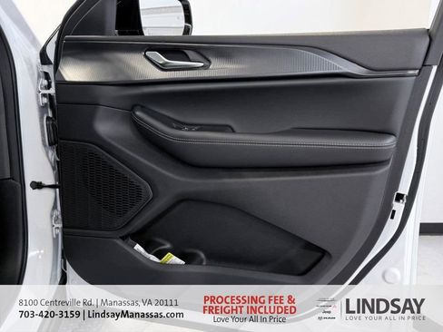 New 2025 Jeep Grand Cherokee Altitude image 10