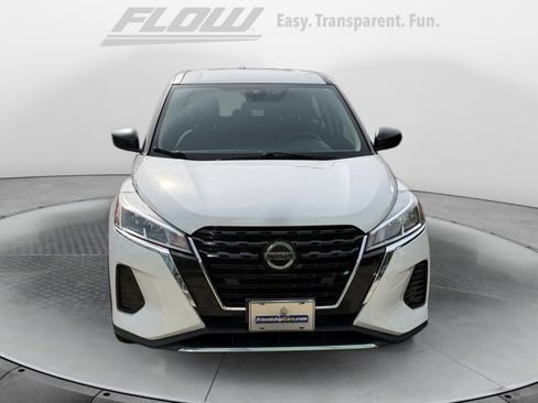 Used 2021 Nissan Kicks S image 2