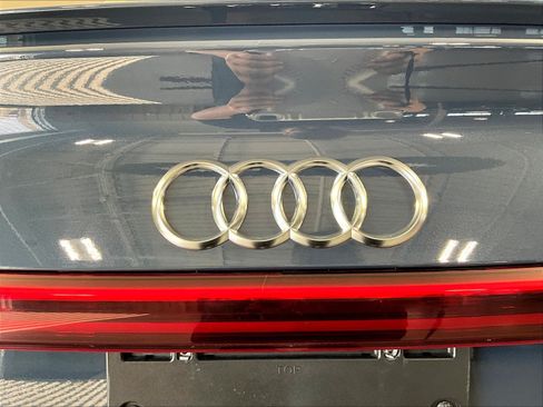 Used 2022 Audi e-tron Premium Plus w/ Premium Plus Package AWD/4WD image 23