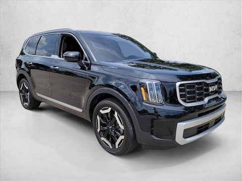 Used 2025 Kia Telluride S FWD image 3