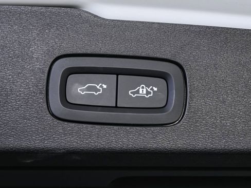 Certified 2025 Volvo V60 B5 Cross Country Plus image 32