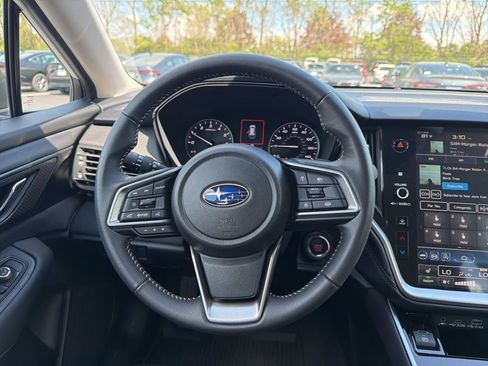 Used 2025 Subaru Outback Premium AWD/4WD image 12