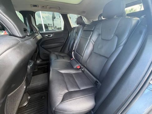 Used 2021 Volvo XC60 T5 Momentum w/ Premium Package FWD image 33