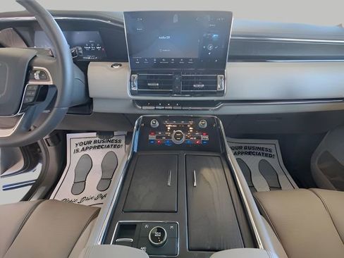Used 2023 Lincoln Navigator Reserve image 13