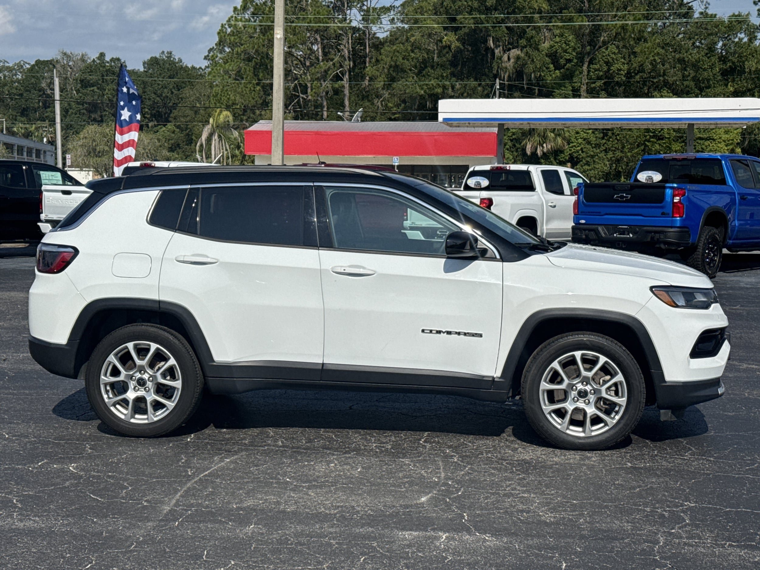 Used 2025 Jeep Compass Limited AWD/4WD image 10