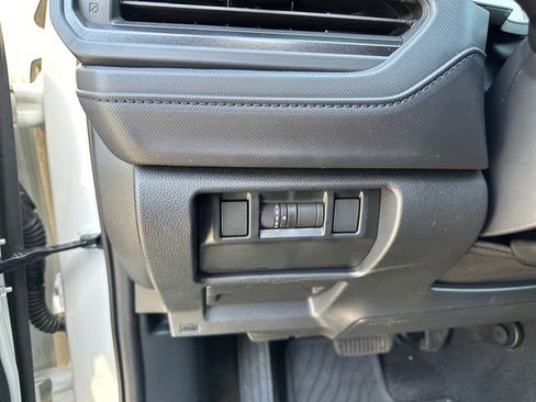 Used 2025 Subaru Forester Premium AWD/4WD image 21