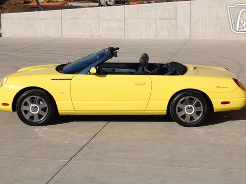 Used 2004 Ford Thunderbird image 13