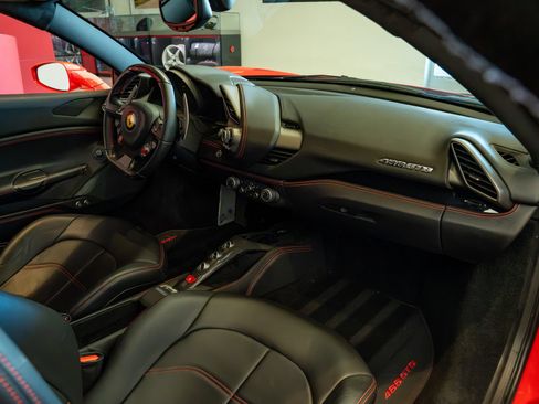 Used 2019 Ferrari 488 GTB RWD image 17