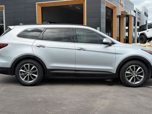 Used 2019 Hyundai Santa Fe XL SE FWD image 4