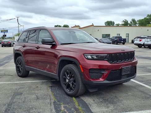 Used 2025 Jeep Grand Cherokee Altitude AWD/4WD image 1